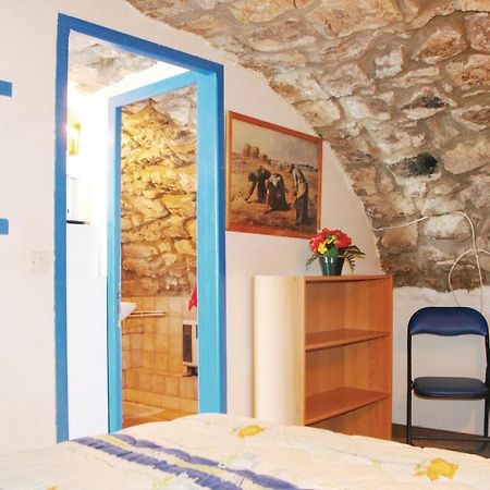 1 Bedroom Nice Apartment In La Beaume Labeaume Esterno foto
